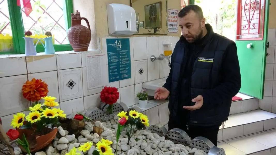 Isparta’da Pide Salonuna Giriş Yapan Müşteriler Mezara Dua Ediyor! 6